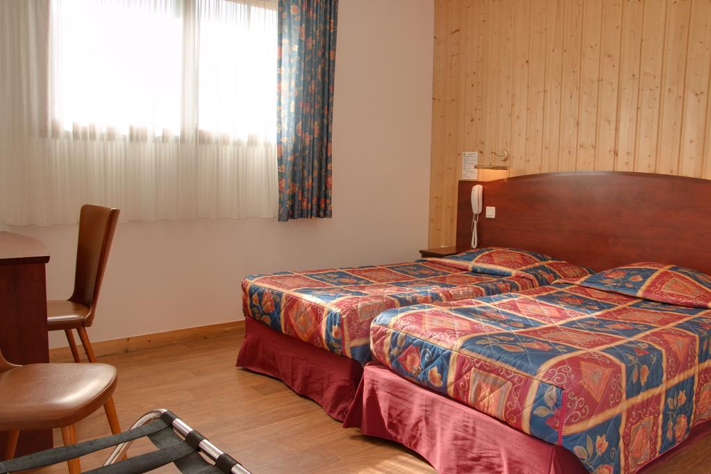 Le Chalet De La Foret Hotel 3 Etoiles Et Restaurant Vierzon Δωμάτιο φωτογραφία